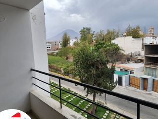 Foto 1 de VENDO lindo y amplio departamento a la altura de la Plaza de Cayma