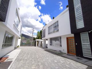 Foto 1 de Casa de venta valle de los chillos cerca a la avenida ilaló