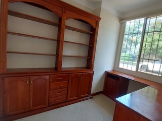 Foto 2 de Se Alquila en Machala en Urbanización Privada Casa con A/A y Cortinas