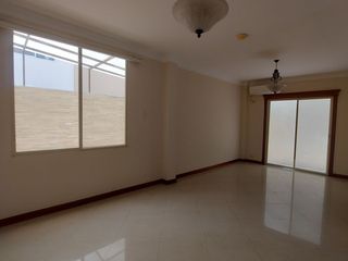 Foto 4 de Se Alquila en Machala en Urbanización Privada Casa con A/A y Cortinas
