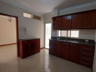 Foto 5 de Se Alquila en Machala en Urbanización Privada Casa con A/A y Cortinas