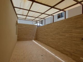Foto 7 de Se Alquila en Machala en Urbanización Privada Casa con A/A y Cortinas