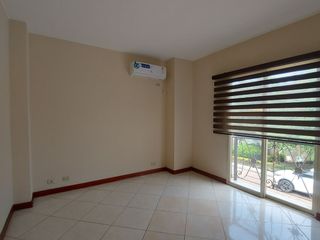 Foto 11 de Se Alquila en Machala en Urbanización Privada Casa con A/A y Cortinas