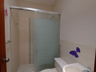 Foto 16 de Se Alquila en Machala en Urbanización Privada Casa con A/A y Cortinas