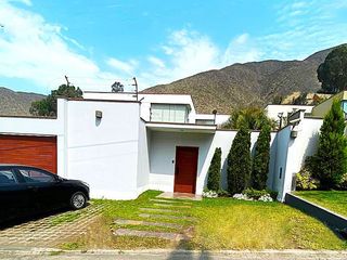 Foto 1 de Alquiler De Casa En Zona Exclusiva: Pachacamac, Límite Con La Molina!!!
