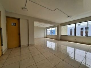 Foto 3 de - ¡OFICINA EN VENTA EN EL CORAZÓN DE BARRANCO! ¡Ubicación Privilegiada y Acceso Fácil!