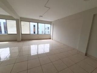 Foto 6 de - ¡OFICINA EN VENTA EN EL CORAZÓN DE BARRANCO! ¡Ubicación Privilegiada y Acceso Fácil!