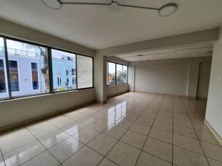 Foto 5 de - ¡OFICINA EN VENTA EN EL CORAZÓN DE BARRANCO! ¡Ubicación Privilegiada y Acceso Fácil!