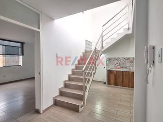 Foto 1 de Alquilo Departamento 3Er Piso 150M2 Mas Azotea Urb. Los Jardines