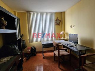 Foto 14 de Venta De Amplio Departamento En Urb. Santa Teresa De Ávila – 133M² | $63,000