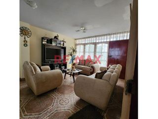 Foto 5 de Venta De Amplio Departamento En Urb. Santa Teresa De Ávila – 133M² | $63,000