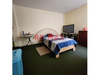 Foto 9 de Venta De Amplio Departamento En Urb. Santa Teresa De Ávila – 133M² | $63,000