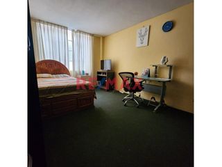 Foto 10 de Venta De Amplio Departamento En Urb. Santa Teresa De Ávila – 133M² | $63,000
