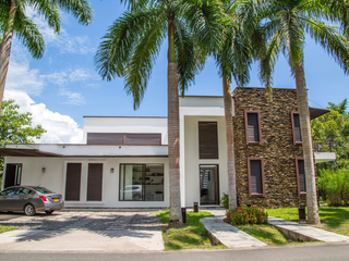 Foto 2 de Hermosa casa Campestre en venta ubicada en Villavicencio