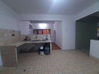 Foto 4 de SE VENDE AMPLIA CASA DE 2 PISOS EN VILLA POETA JOSE GALVEZ