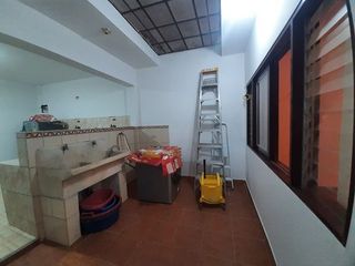 Foto 5 de SE VENDE AMPLIA CASA DE 2 PISOS EN VILLA POETA JOSE GALVEZ