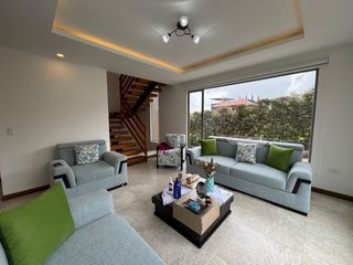 Foto 1 de Casa Semi Amueblada con 3 dormitorios en exclusiva Zona de Cuenca [Condominio Cerrado]