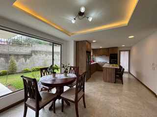 Foto 10 de Casa Semi Amueblada con 3 dormitorios en exclusiva Zona de Cuenca [Condominio Cerrado]