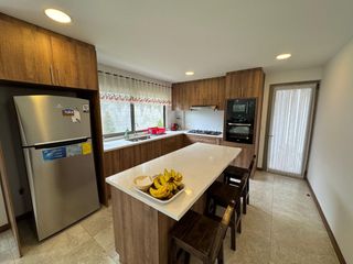 Foto 16 de Casa Semi Amueblada con 3 dormitorios en exclusiva Zona de Cuenca [Condominio Cerrado]