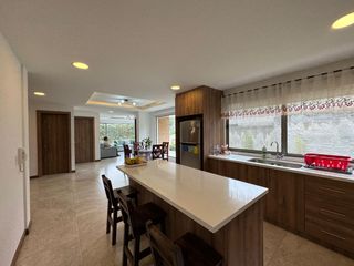 Foto 17 de Casa Semi Amueblada con 3 dormitorios en exclusiva Zona de Cuenca [Condominio Cerrado]