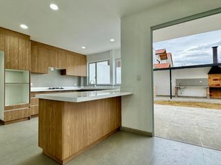 Foto 1 de Casa a Estrenar 3 dormitorios en Challuabamba - Amplio Espacio y Patio BBQ [Sin Amueblar].