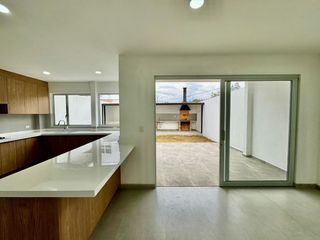 Foto 2 de Casa a Estrenar 3 dormitorios en Challuabamba - Amplio Espacio y Patio BBQ [Sin Amueblar].