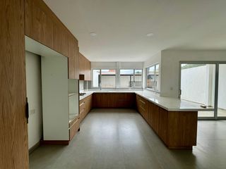 Foto 3 de Casa a Estrenar 3 dormitorios en Challuabamba - Amplio Espacio y Patio BBQ [Sin Amueblar].
