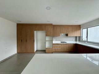 Foto 4 de Casa a Estrenar 3 dormitorios en Challuabamba - Amplio Espacio y Patio BBQ [Sin Amueblar].