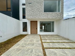 Foto 10 de Casa a Estrenar 3 dormitorios en Challuabamba - Amplio Espacio y Patio BBQ [Sin Amueblar].