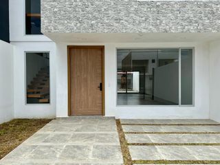 Foto 11 de Casa a Estrenar 3 dormitorios en Challuabamba - Amplio Espacio y Patio BBQ [Sin Amueblar].