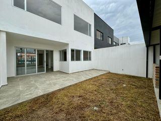 Foto 12 de Casa a Estrenar 3 dormitorios en Challuabamba - Amplio Espacio y Patio BBQ [Sin Amueblar].