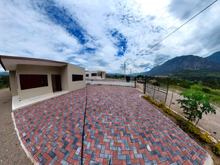 Foto 1 de SE VENDE CASA VACACIONAL POR ESTRENAR, EN ZONA PRIVILEGIADA DE YUNGUILLA