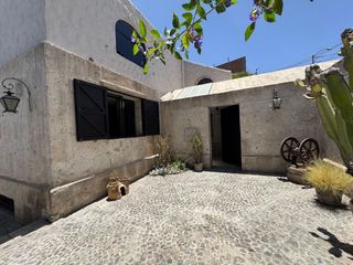 Foto 22 de Vendo Hermosa Casa Estilo Tradicional En La Av. Arancota A La Entrada De Tiabaya