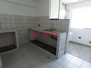 Foto 5 de Vendemos Del 2Do Al 4To Piso + Aires - Edificio En Lince - Comercial - Lince