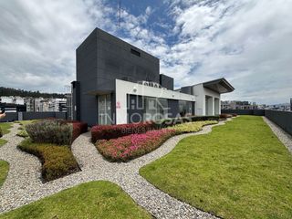 Foto 1 de Oficina en renta $1.200 Sector Portugal de 84m2 con Vista y 2Parq 1Bodega