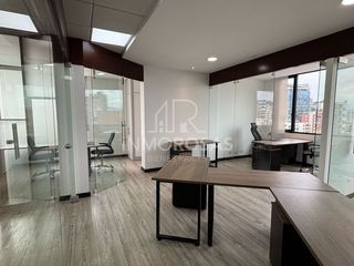 Foto 2 de Oficina en renta $1.200 Sector Portugal de 84m2 con Vista y 2Parq 1Bodega