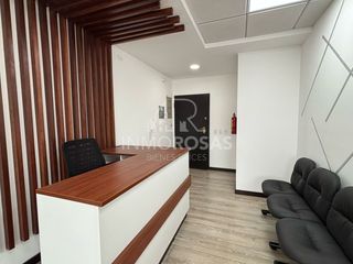 Foto 5 de Oficina en renta $1.200 Sector Portugal de 84m2 con Vista y 2Parq 1Bodega