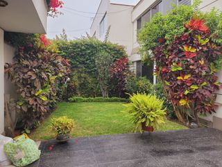 Foto 1 de ENCANTADORA CASA EN MIRAFLORES