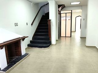 Foto 1 de ¡Exclusiva Casa de Dos Pisos en Palermo con Amplio Espacio y Seguridad!