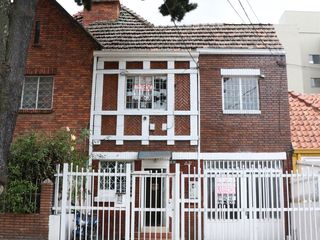 Foto 12 de ¡Exclusiva Casa de Dos Pisos en Palermo con Amplio Espacio y Seguridad!