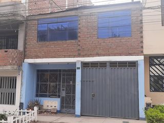 Foto 1 de SE VENDE CASA COMO TERRENO EN ZONA URBANA DE SAN JUAN DE LURIGANCHO