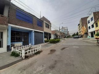 Foto 2 de SE VENDE CASA COMO TERRENO EN ZONA URBANA DE SAN JUAN DE LURIGANCHO