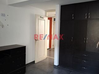 Foto 13 de Venta De Casa De 3 Pisos + Piscina En Urb. Ingenieria A.C. 326 M2 Usd 290,000