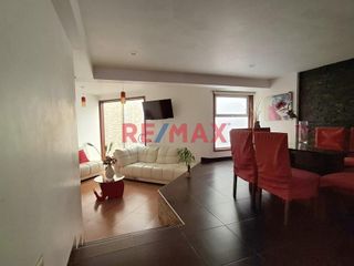 Foto 1 de Venta De Casa De 3 Pisos + Piscina En Urb. Ingenieria A.C. 326 M2 Usd 290,000