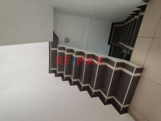 Foto 4 de Venta De Casa De 3 Pisos + Piscina En Urb. Ingenieria A.C. 326 M2 Usd 290,000