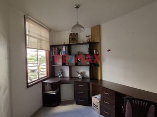 Foto 6 de Venta De Casa De 3 Pisos + Piscina En Urb. Ingenieria A.C. 326 M2 Usd 290,000
