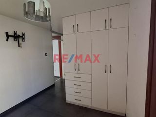 Foto 8 de Venta De Casa De 3 Pisos + Piscina En Urb. Ingenieria A.C. 326 M2 Usd 290,000