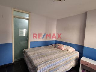 Foto 9 de Venta De Casa De 3 Pisos + Piscina En Urb. Ingenieria A.C. 326 M2 Usd 290,000