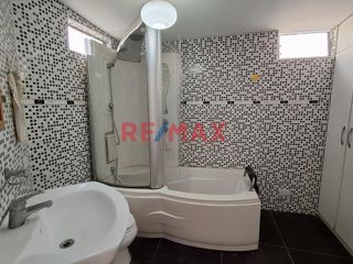 Foto 10 de Venta De Casa De 3 Pisos + Piscina En Urb. Ingenieria A.C. 326 M2 Usd 290,000