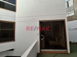 Foto 15 de Venta De Casa De 3 Pisos + Piscina En Urb. Ingenieria A.C. 326 M2 Usd 290,000